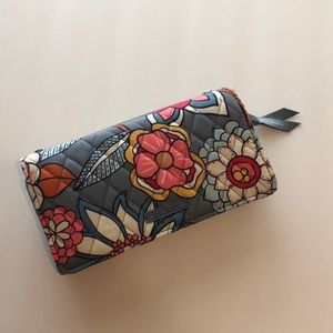 Vera Bradley wristlet or crossbody
